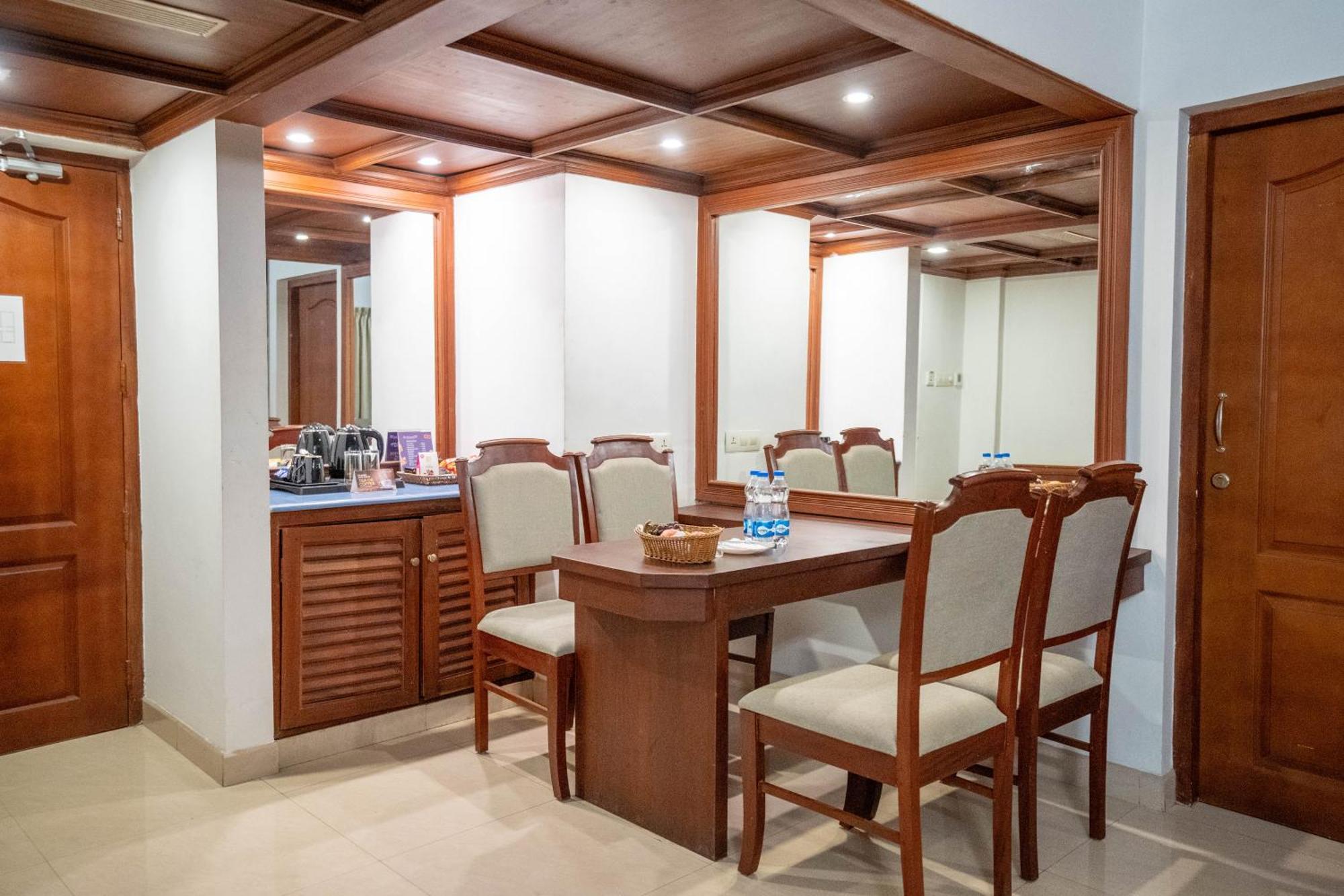 กาสิโน โฮเต็ล ลิมิเต็ด Hotel Thrissur ภายนอก รูปภาพ