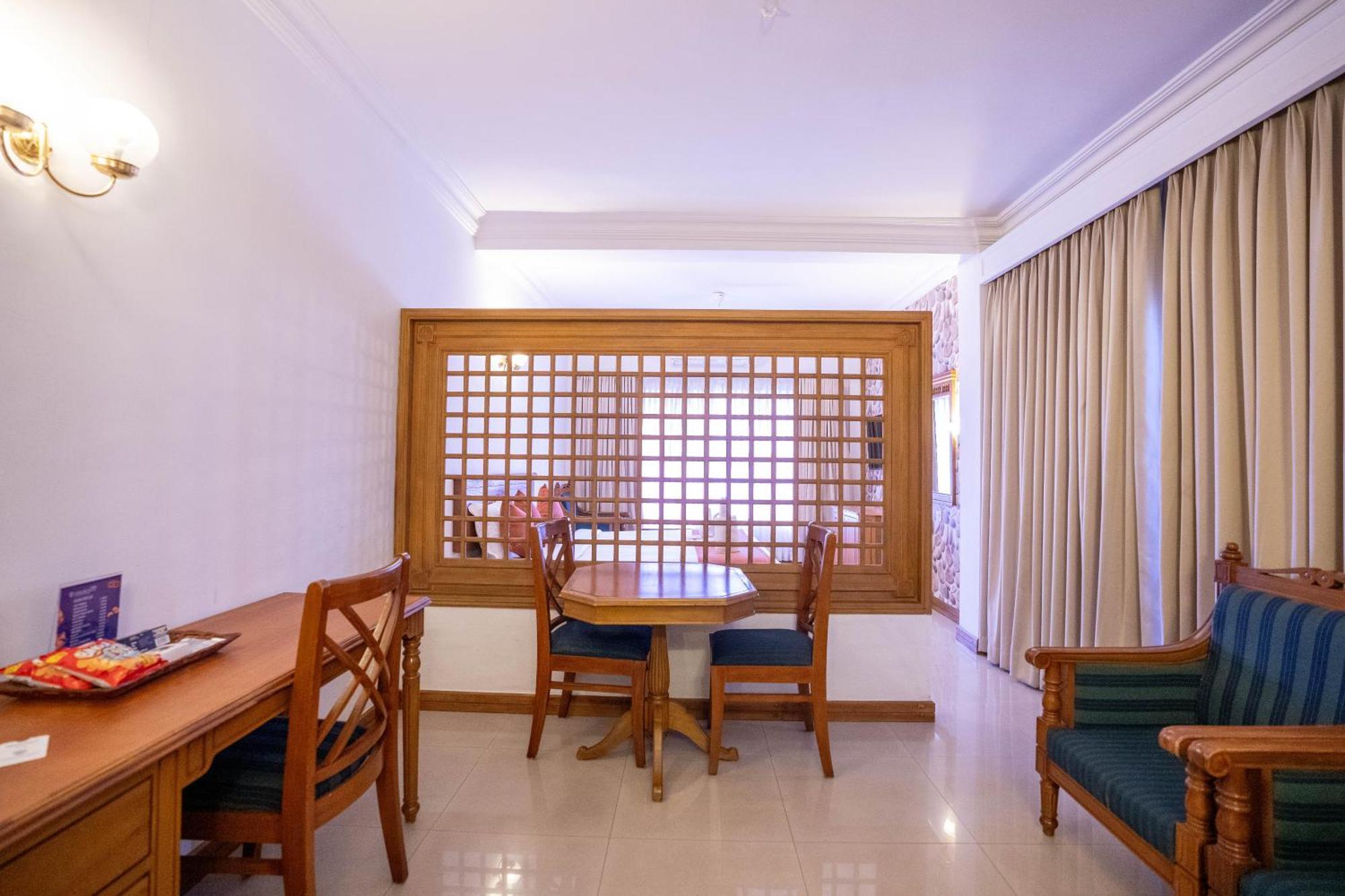 กาสิโน โฮเต็ล ลิมิเต็ด Hotel Thrissur ภายนอก รูปภาพ